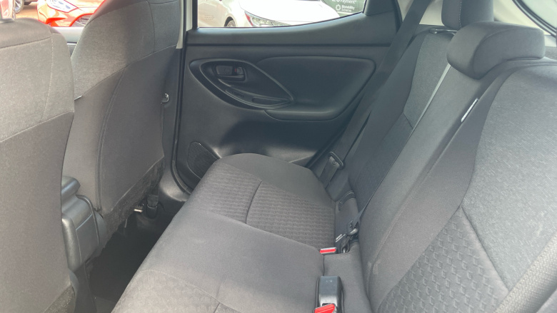 Toyota Yaris 1.5 Hybrid Design 5dr CVT Hybrid Hatchback